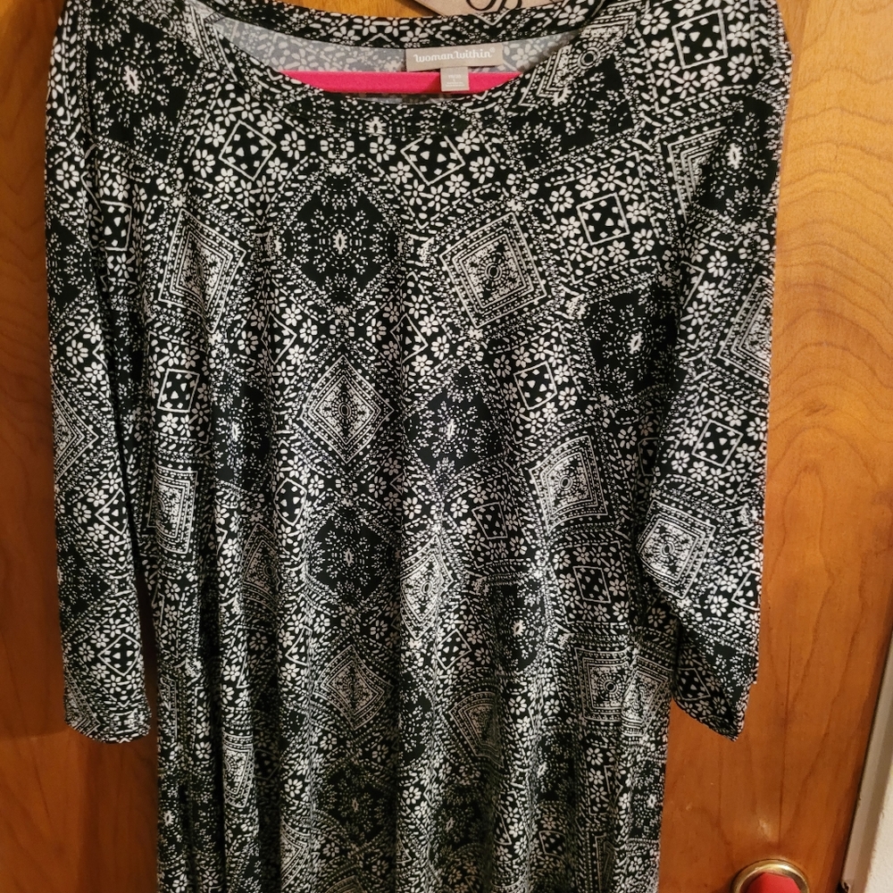 Woman Within shark bite tunic.Size 18/20